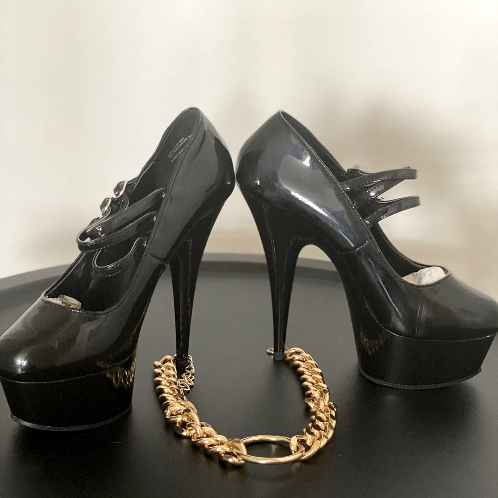 Black PVC pin up heels